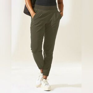 ATHLETA Textured Brooklyn Jogger Mountain Olive 10